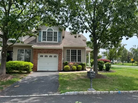 2 Disbro Ln, Somerset, NJ 08873