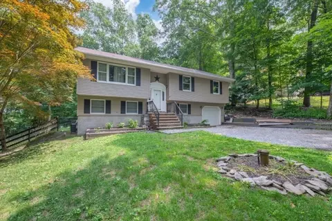3 New York Ave, Wantage, NJ 07461