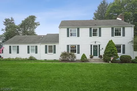 2 Crescent Dr, Morristown, NJ 07960