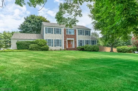 2 Elm Ct, Washington Twp, NJ 07853