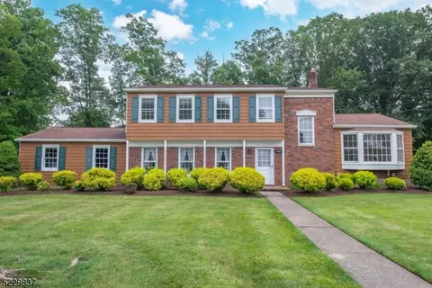 7 Deauville Dr, Parsippany-troy Hills Twp., NJ 07054