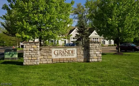 1001 Meadow Brook Ct, Whippany, NJ 07981