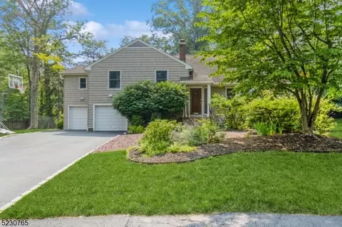 81 N Mitchell Ave, Livingston, NJ 07039