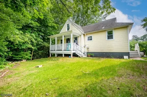 1572 Vauxhall Rd, Union, NJ 07083