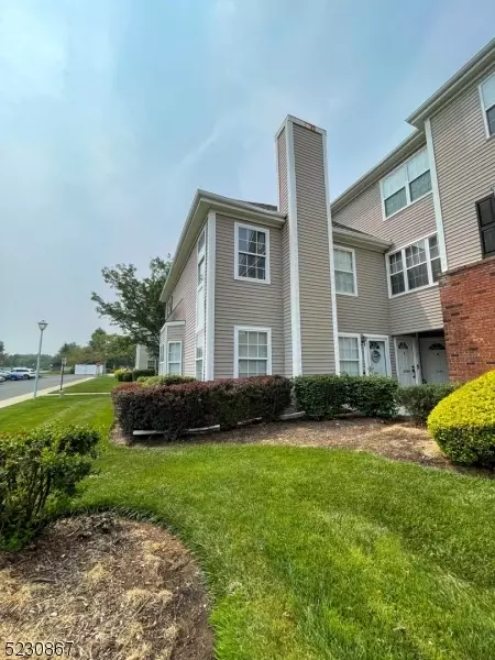 2401 Timber Ridge Ct, Parlin, NJ 08859
