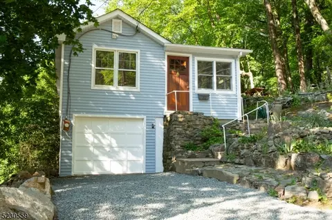 32 Sutton Rd, Hopatcong, NJ 07843