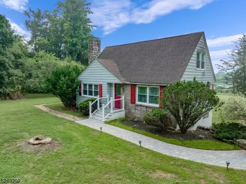 157 Perryville Rd, Hampton, NJ 08827