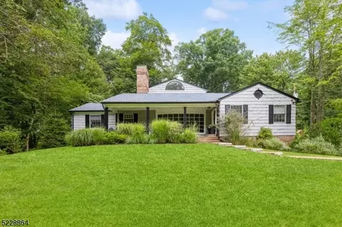 274 Fells Rd, Essex Fells, NJ 07021