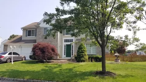 15 Edgewater Ave, Jefferson, NJ 07438