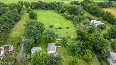 303 Quakertown Rd, Franklin Twp, NJ 08867