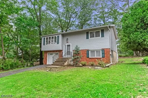 204 Santa Fe Trl, Hopatcong, NJ 07843
