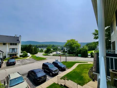 21 Amherst Ct, Hamburg, NJ 07419
