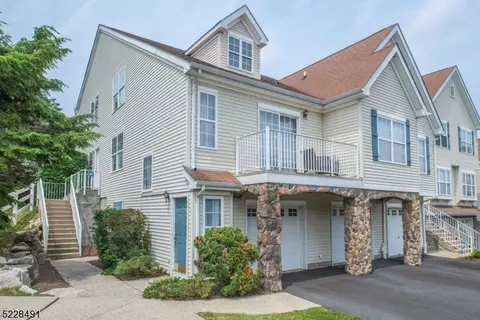916 Wendover Ct, Randolph, NJ 07869