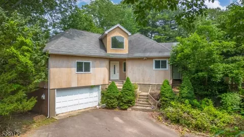 6 Fern Ter, Wayne, NJ 07470