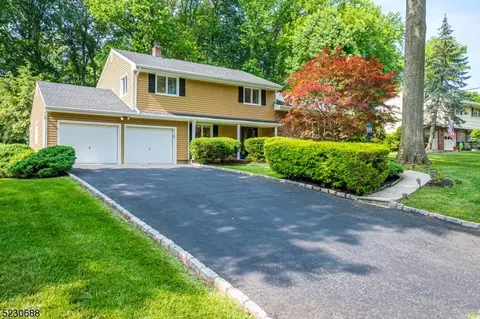 15 Huntington Rd, Edison, NJ 08820