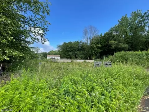 20 West Dr, Fairfield Twp, NJ 07004