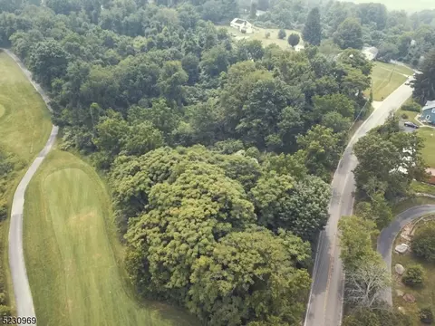 16 Crystal Springs Rd, Hardyston Twp, NJ 07419