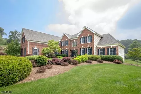 8 Southwind Dr, Mount Olive, NJ 07836