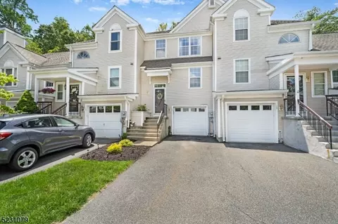 17 Rainier Ct, Hackettstown, NJ 07840