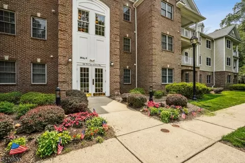 64 Zachary Way #64, Mount Arlington, NJ 07856