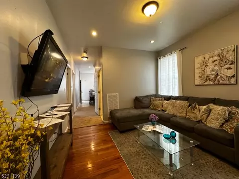 186 Oakwood Pl #2, City Of Orange, NJ 07050