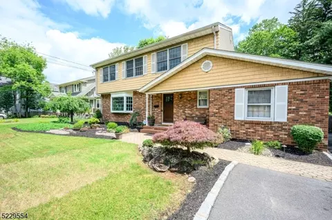 176 N Martine Ave, Fanwood, NJ 07023
