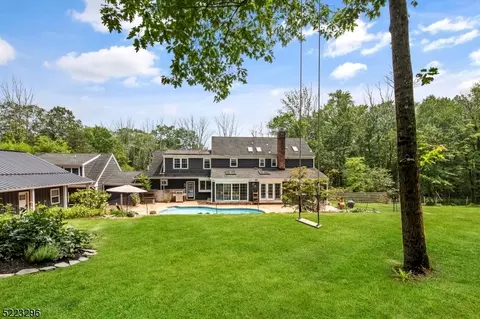 16 Ridge Rd, Gladstone, NJ 07934