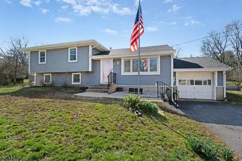 6 Deer Run Dr, Bridgewater, NJ 08807