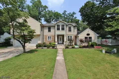 4 Inglee St, Green Brook, NJ 08812