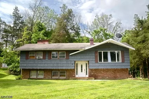 15 Vlietstra Dr, Vernon Twp, NJ 07418