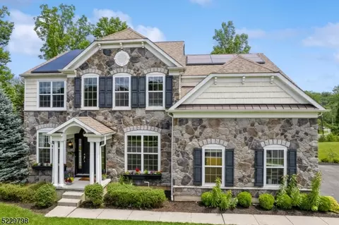 35 Bellewood Dr, Warren, NJ 07059