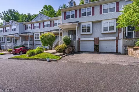 13 Primrose Ln, Mount Arlington, NJ 07856