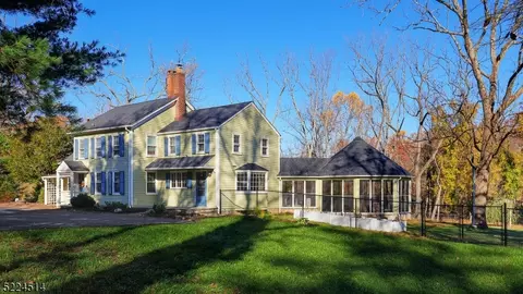 88 Round Top Rd, Warren, NJ 07059