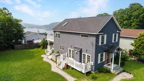 6 Walton Way, Hopatcong, NJ 07843