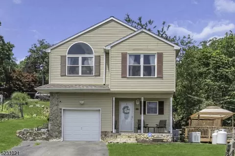 28 Wildwood Shores Dr, Hopatcong, NJ 07843