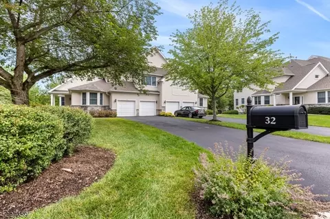 32 Benedict Cres, Basking Ridge, NJ 07920