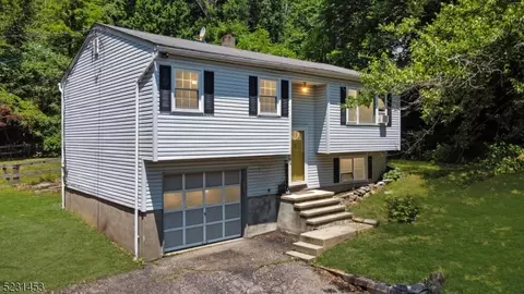 3 Iris Ct, Vernon Twp, NJ 07418