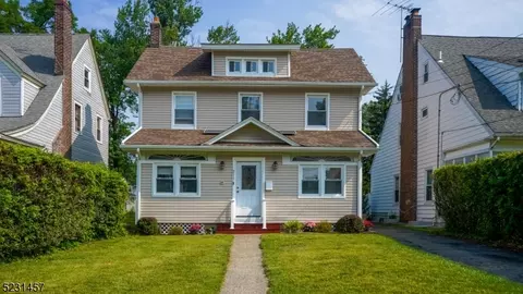 211 E 3rd Ave, Roselle, NJ 07203