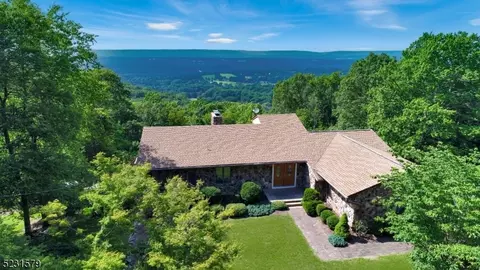 63 Far View Rd, Hope Twp, NJ 07838