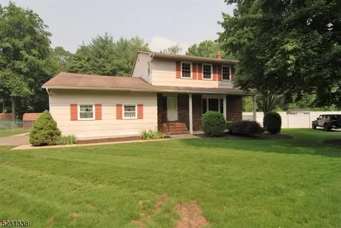 33 Kentwood Rd, Roxbury Twp, NJ 07876