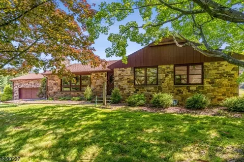 2 Timberwick Dr, Flemington, NJ 08822