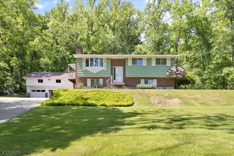 58 Little Philadelphia Rd, Washington, NJ 07882