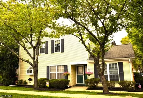 215 Learnington Way, Somerset, NJ 08873