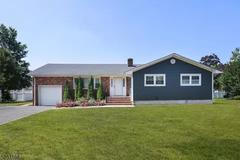 40 Lance Dr, Clark, NJ 07066