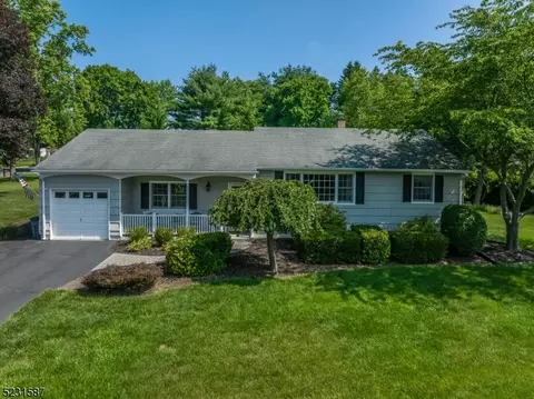 3 Hillside Dr, Clinton, NJ 08809