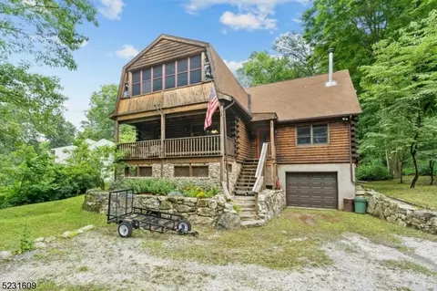 80 Scenic Dr, Hamburg, NJ 07419