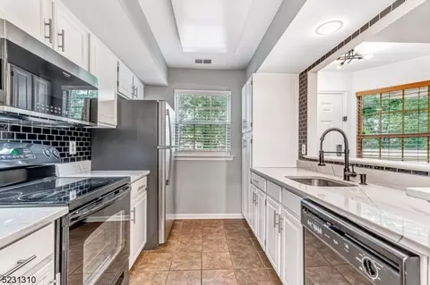 18 Fieldstone Rd, Bedminster, NJ 07921