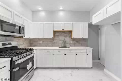 25 Gray St, Jersey City, NJ 07302