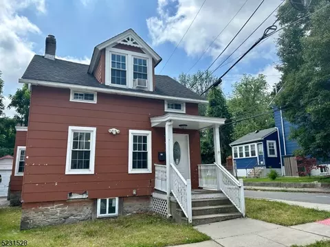 72 High St, Newton, NJ 07860