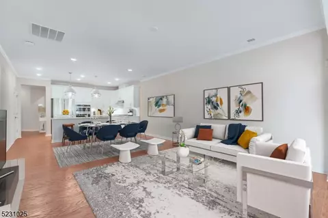 48 Doyle Dr, Florham Park, NJ 07932